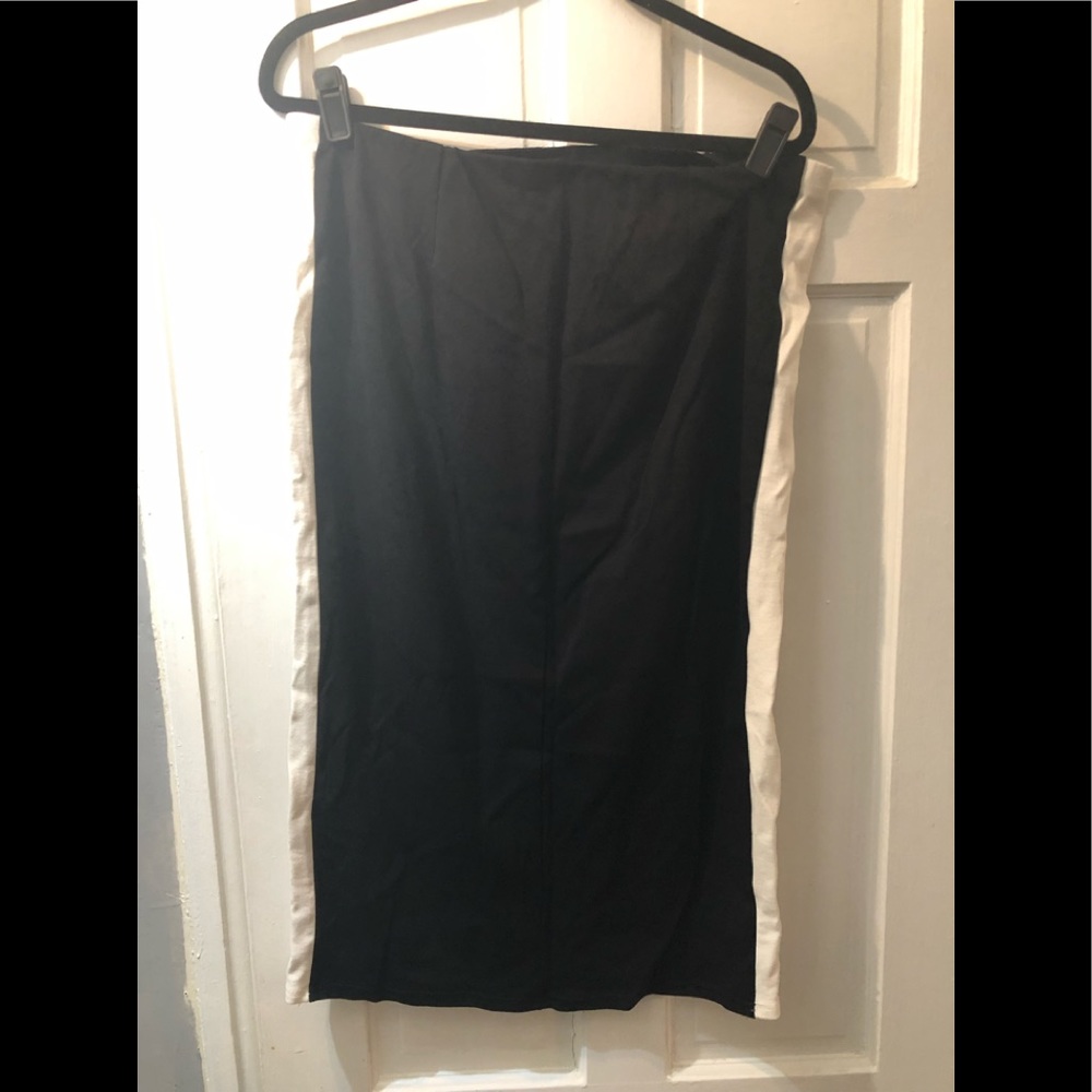 NL l  Black Midi Skirt w/White Stripe